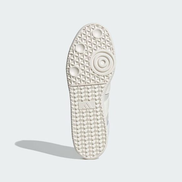 NWT adidas Unisex Freestyle Indoor Shoes White/Gold Size 11